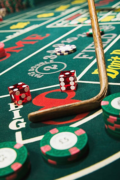 Hot Pot card game table on cinta69 slot showing player positions and pot total